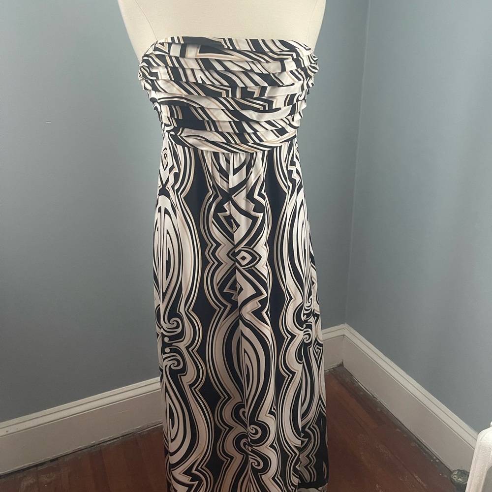 White House Black Market Strapless Black and White Dress